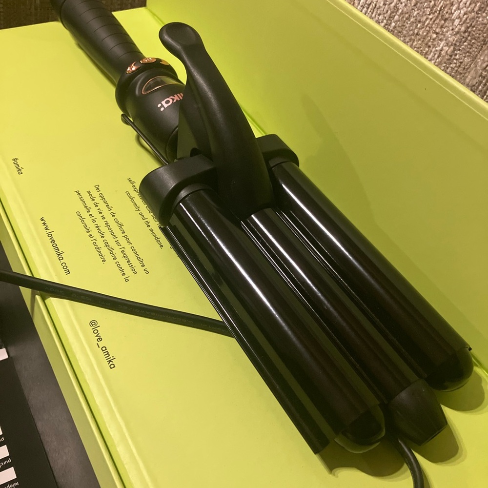 Amika triple barrel hair tool